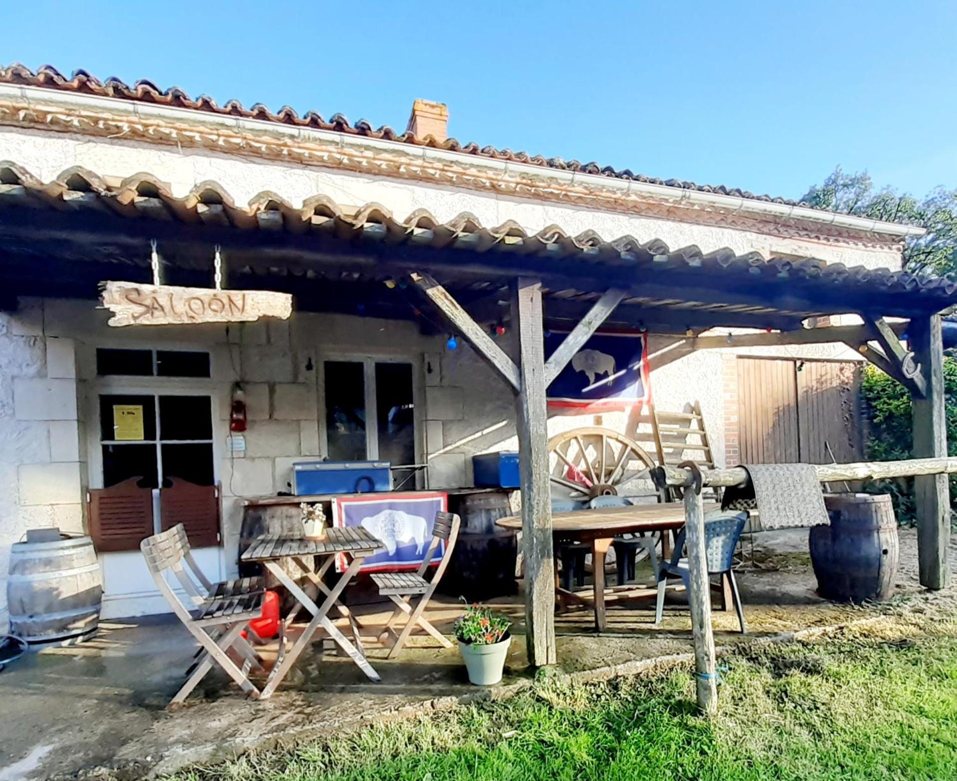 La Roulotte Du Clos De L'Isop Bed & Breakfast Saint-Martial-sur-Isop Bagian luar foto