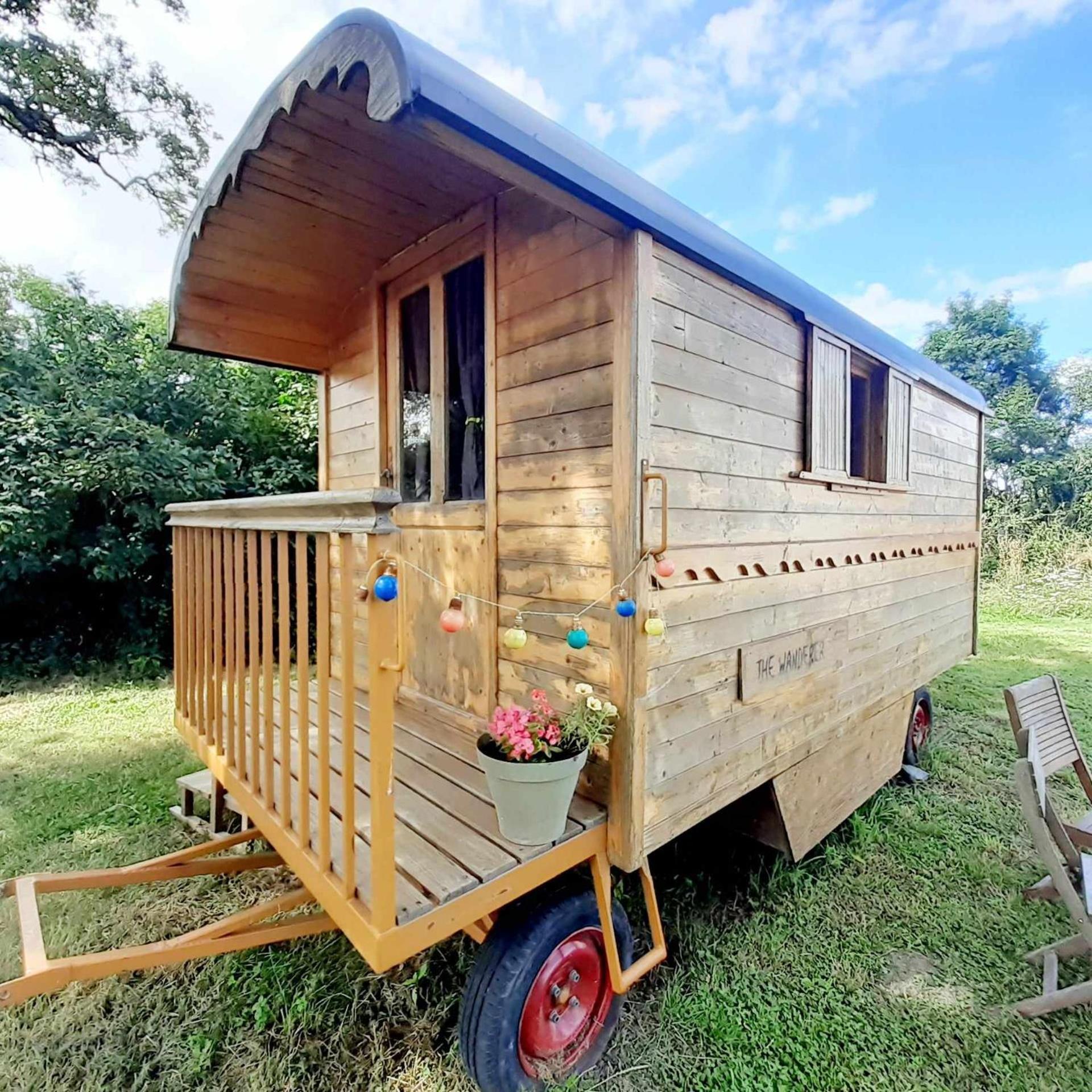 La Roulotte Du Clos De L'Isop Bed & Breakfast Saint-Martial-sur-Isop Bagian luar foto